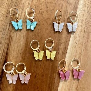 🌟HP🌟Beautiful gold acrylic butterfly earrings